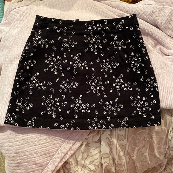 Forever 21 Women’s Small Cotton Black Floral Button Up Mini Skirt - Picture 2 of 5